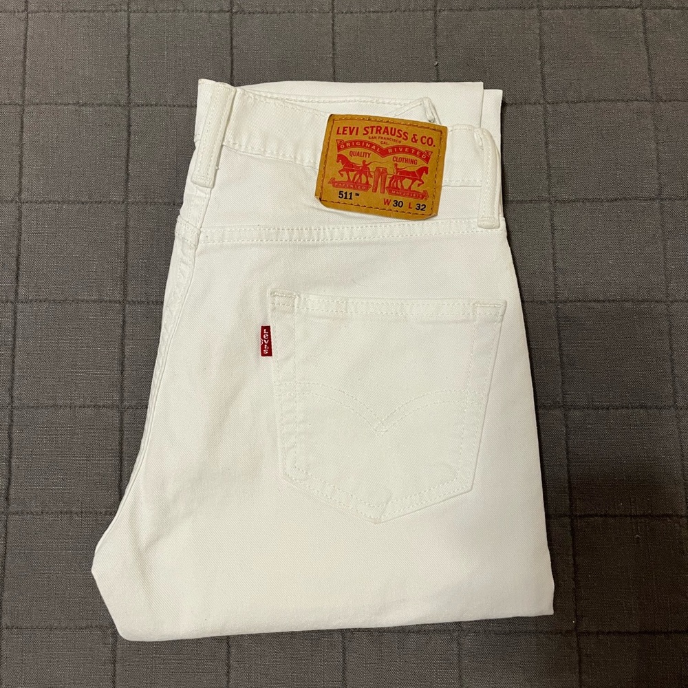 Levi’s white jeans